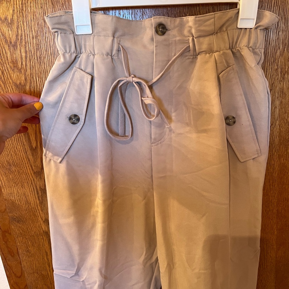H&M Never worn, khaki cinched work pants, size 8
